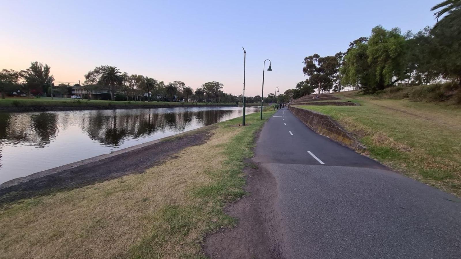 Unwind In Style Only 7km From Cbd Apartment Melbourne