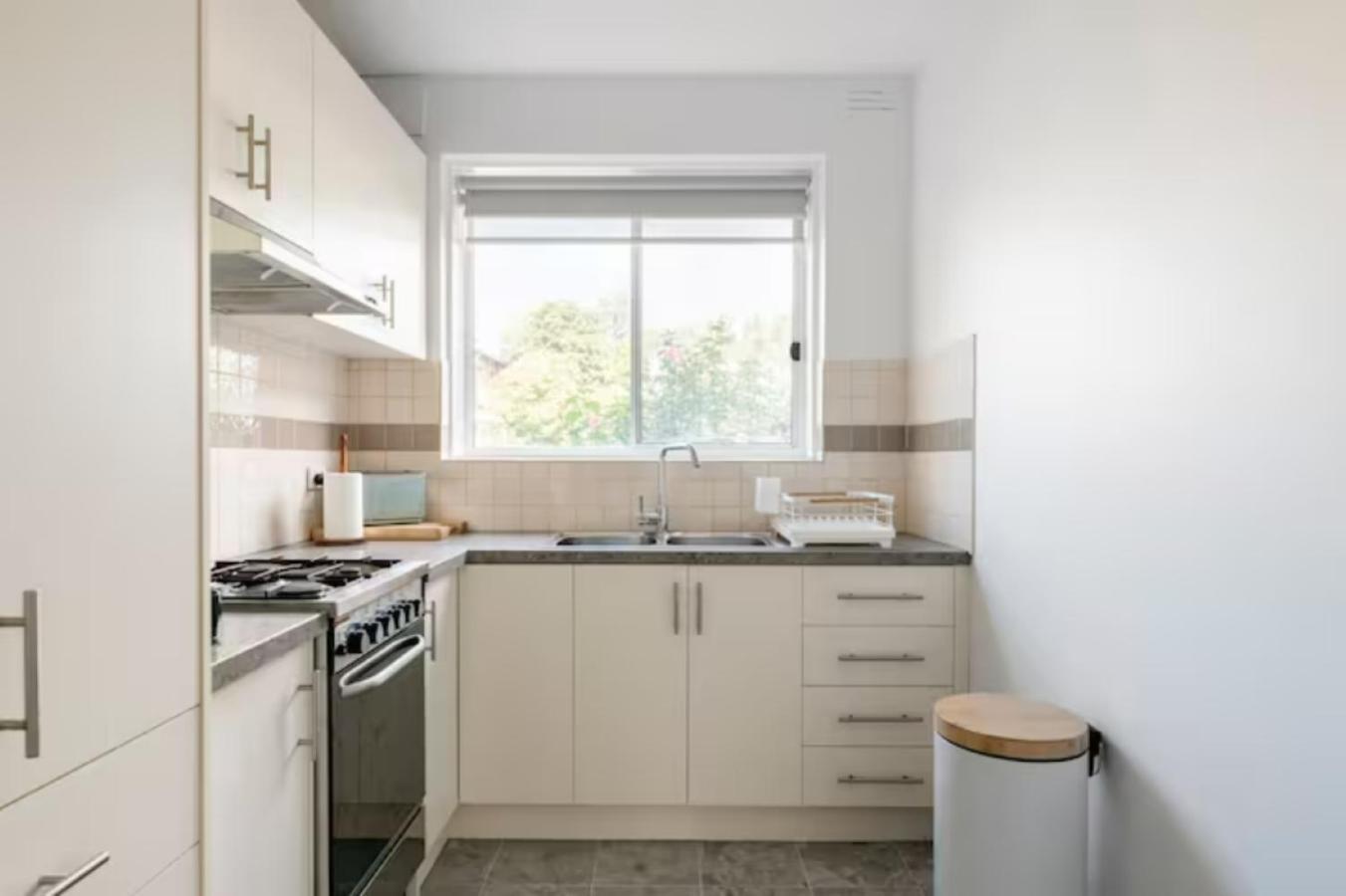 Unwind In Style Only 7km From Cbd Apartment *