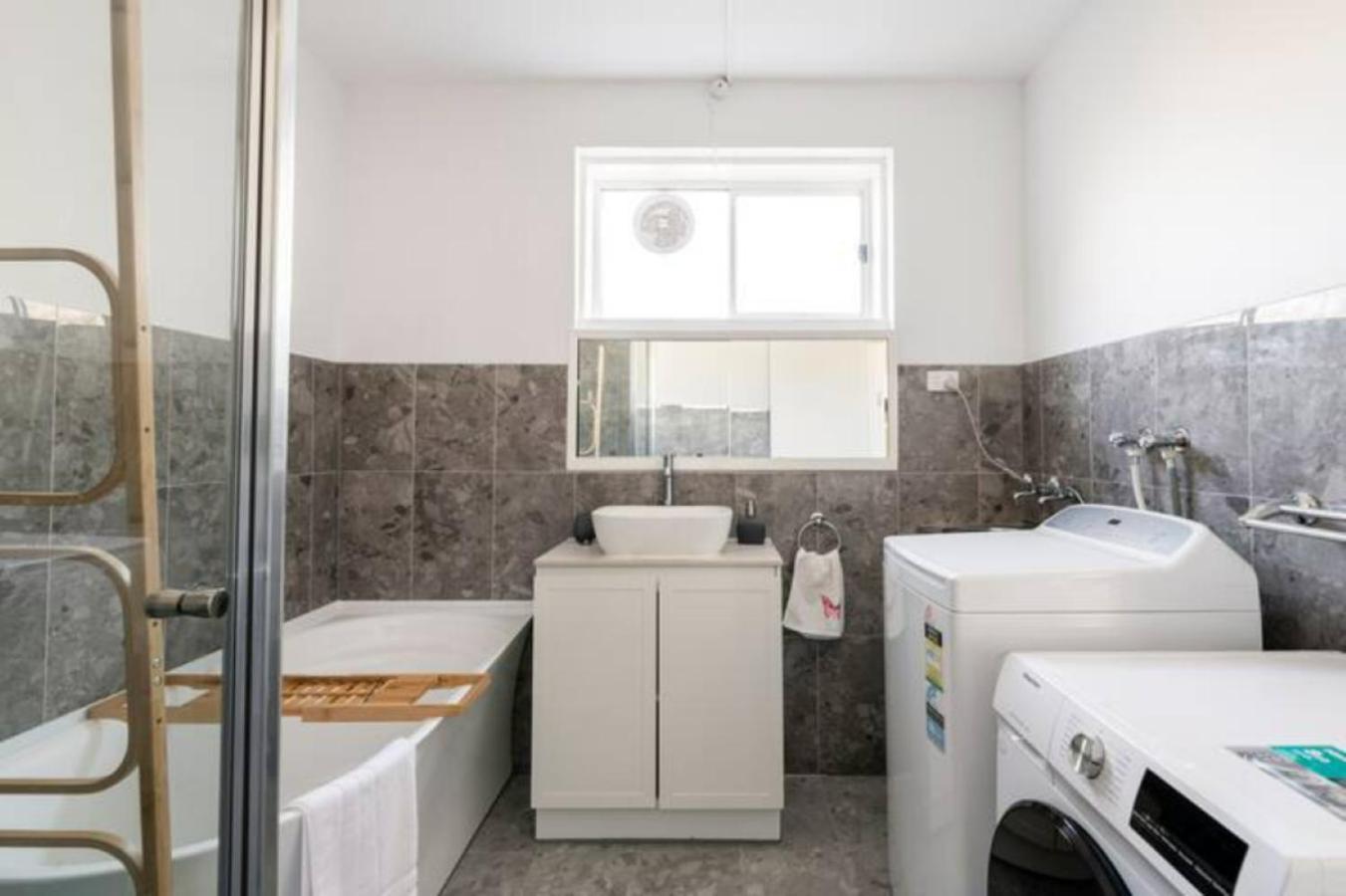 Unwind In Style Only 7km From Cbd