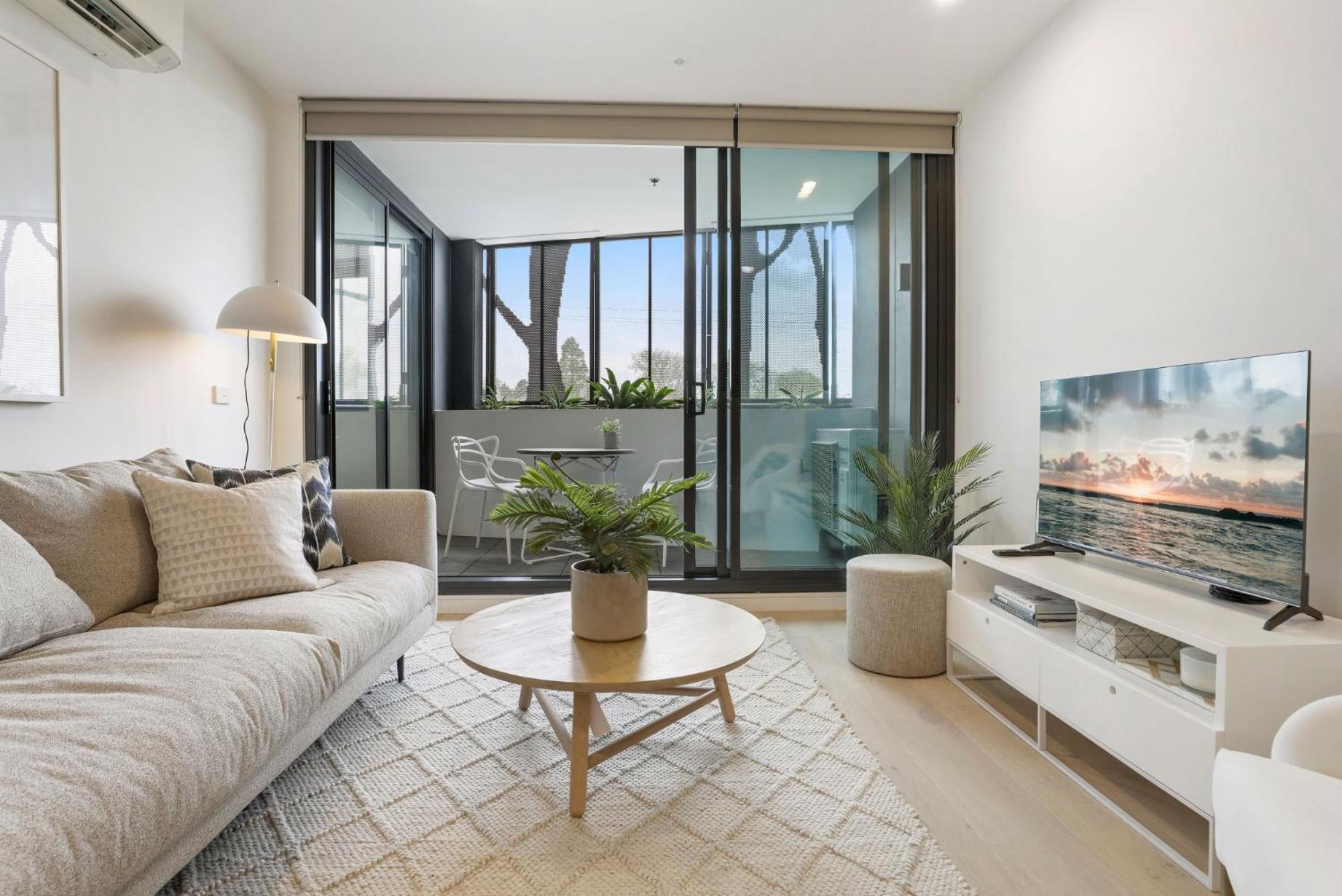 Chic 2-bed With Undercover Parking *