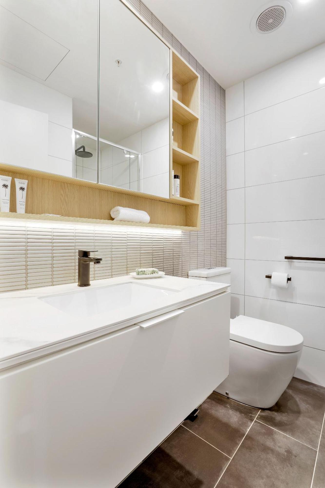 Chic 2-bed With Undercover Parking Melbourne