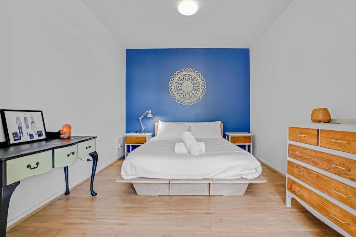 Brunswick Executive 2br With Parking