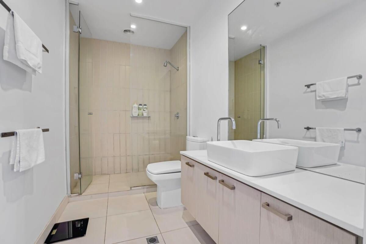 Apartment Brunswick Executive 2br With Parking