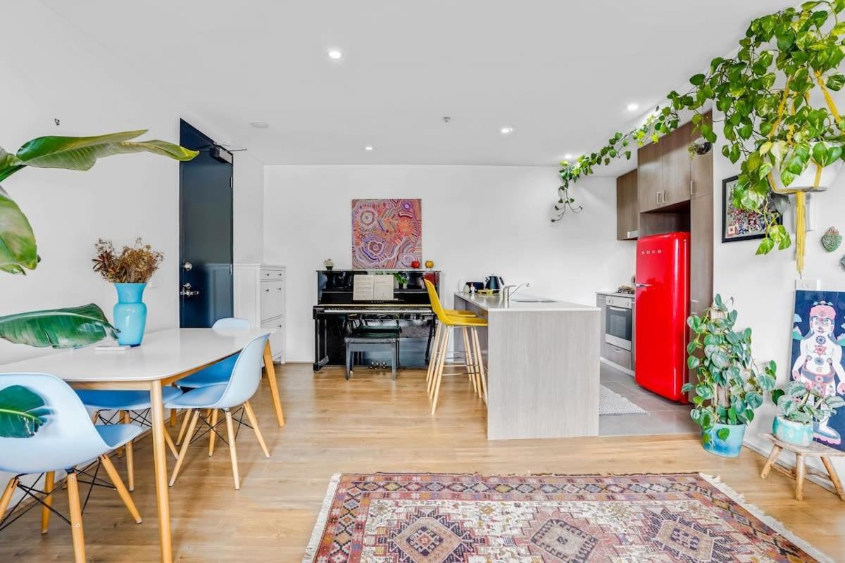 Brunswick Executive 2br With Parking Apartment