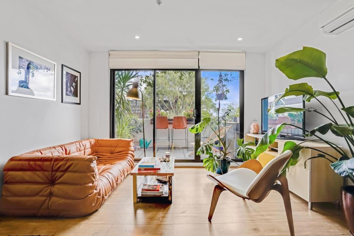 Apartment Brunswick Executive 2br With Parking *