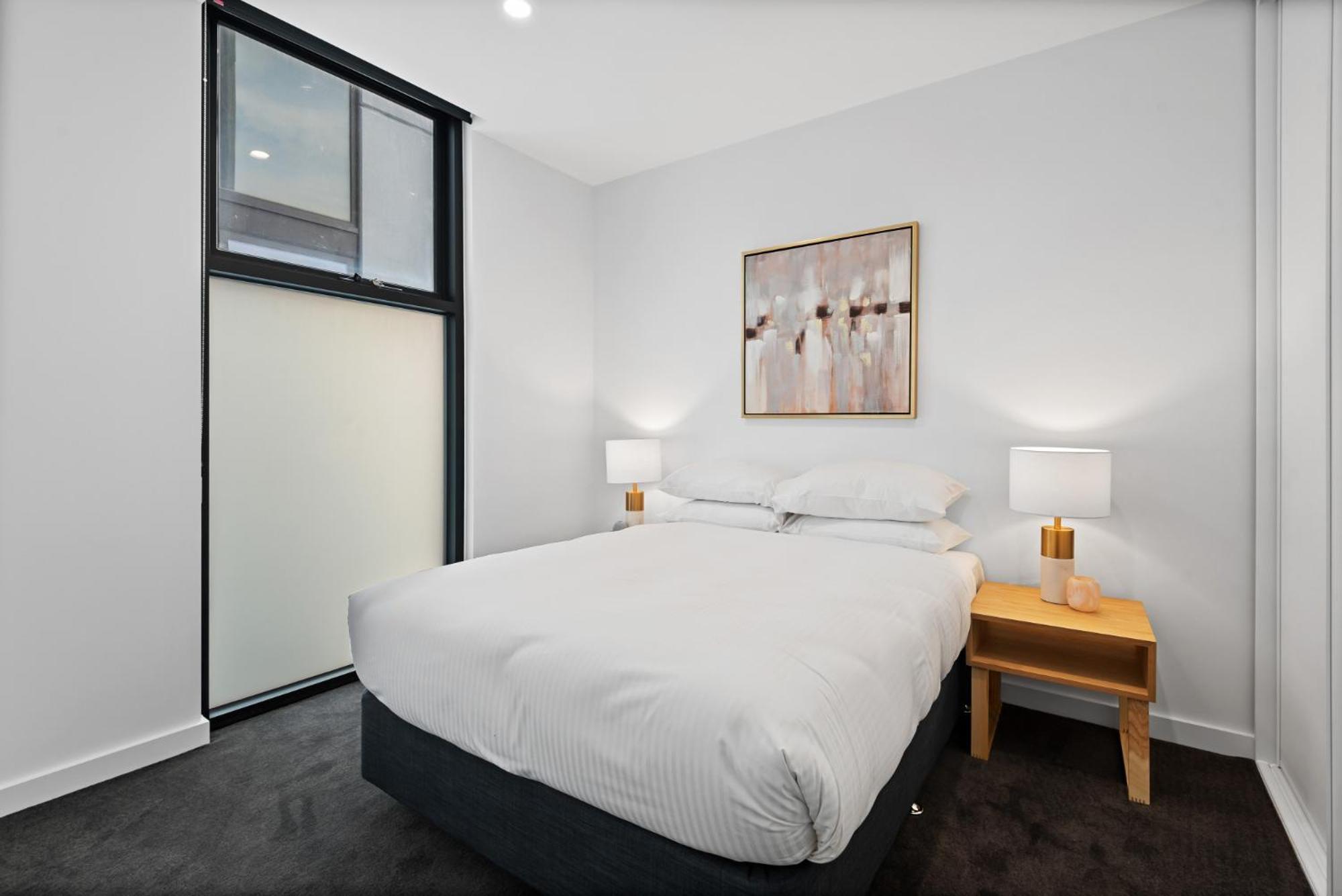 Modern On Burgundy Precinct & Parklands * Melbourne