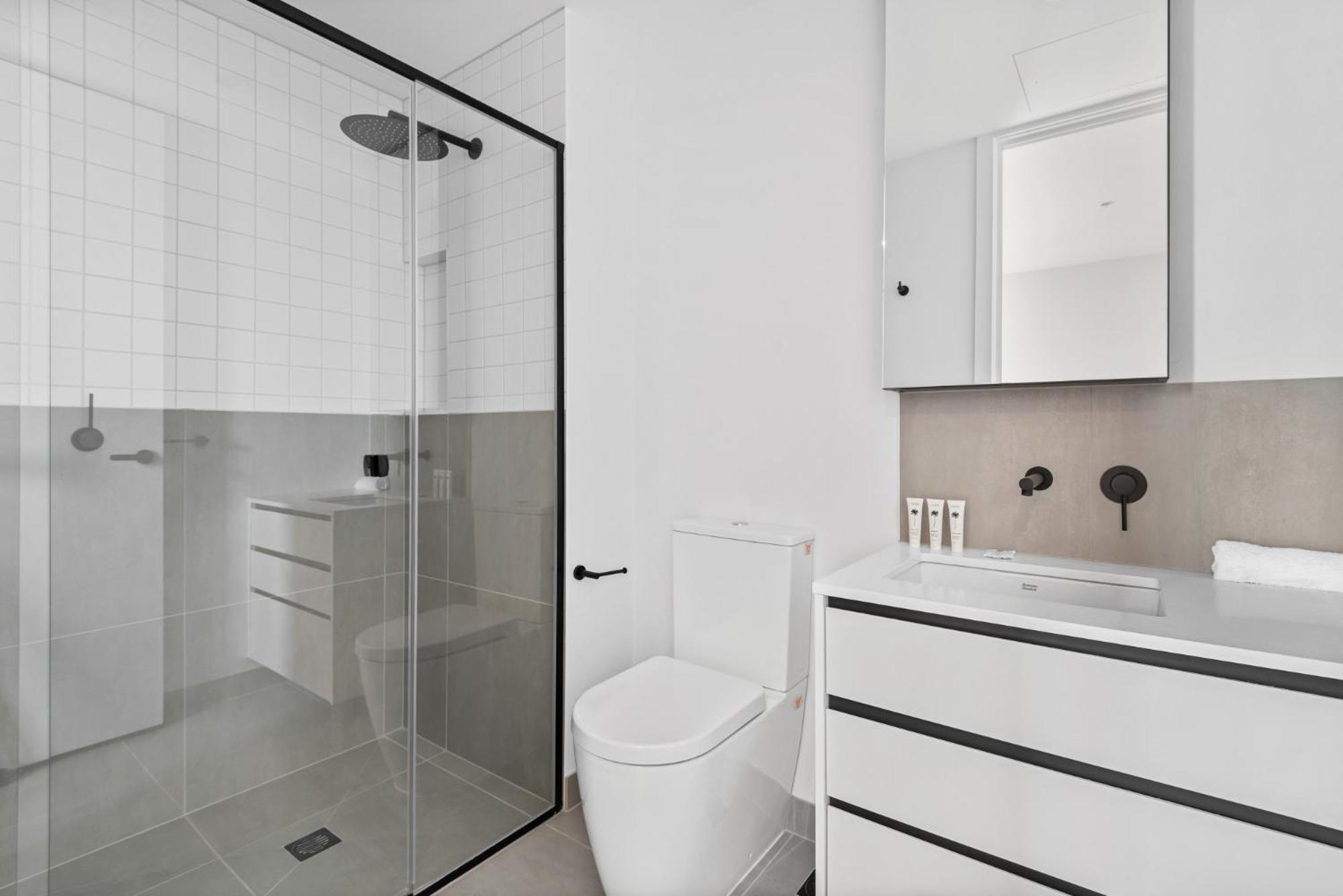 Apartment Modern On Burgundy Precinct & Parklands Melbourne
