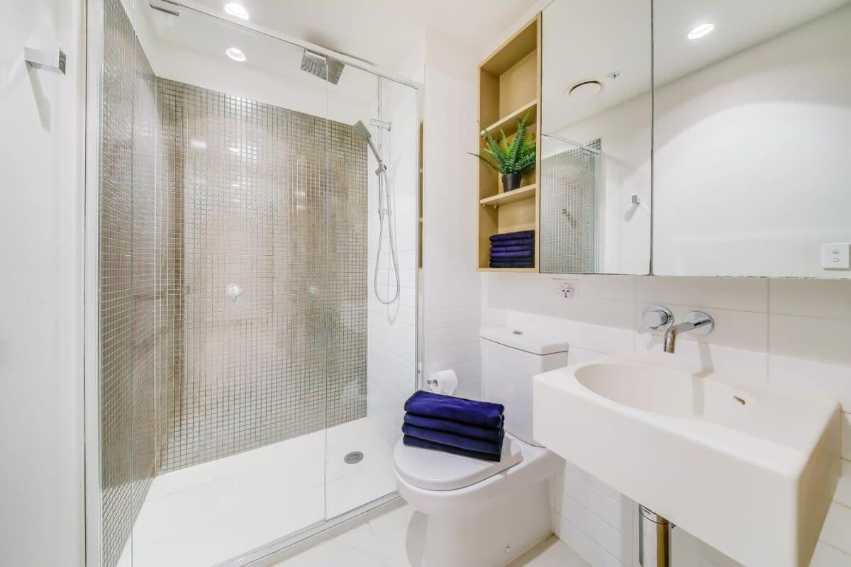 Apartment A Comfy 2br Apt Near To Central Melbourne
