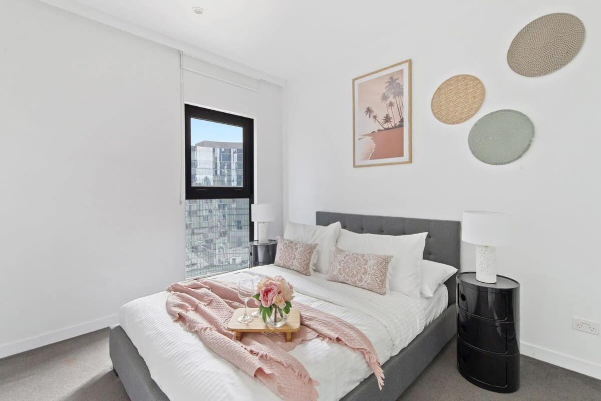 An Amazing 2br With Views In Southbank Apartment Melbourne