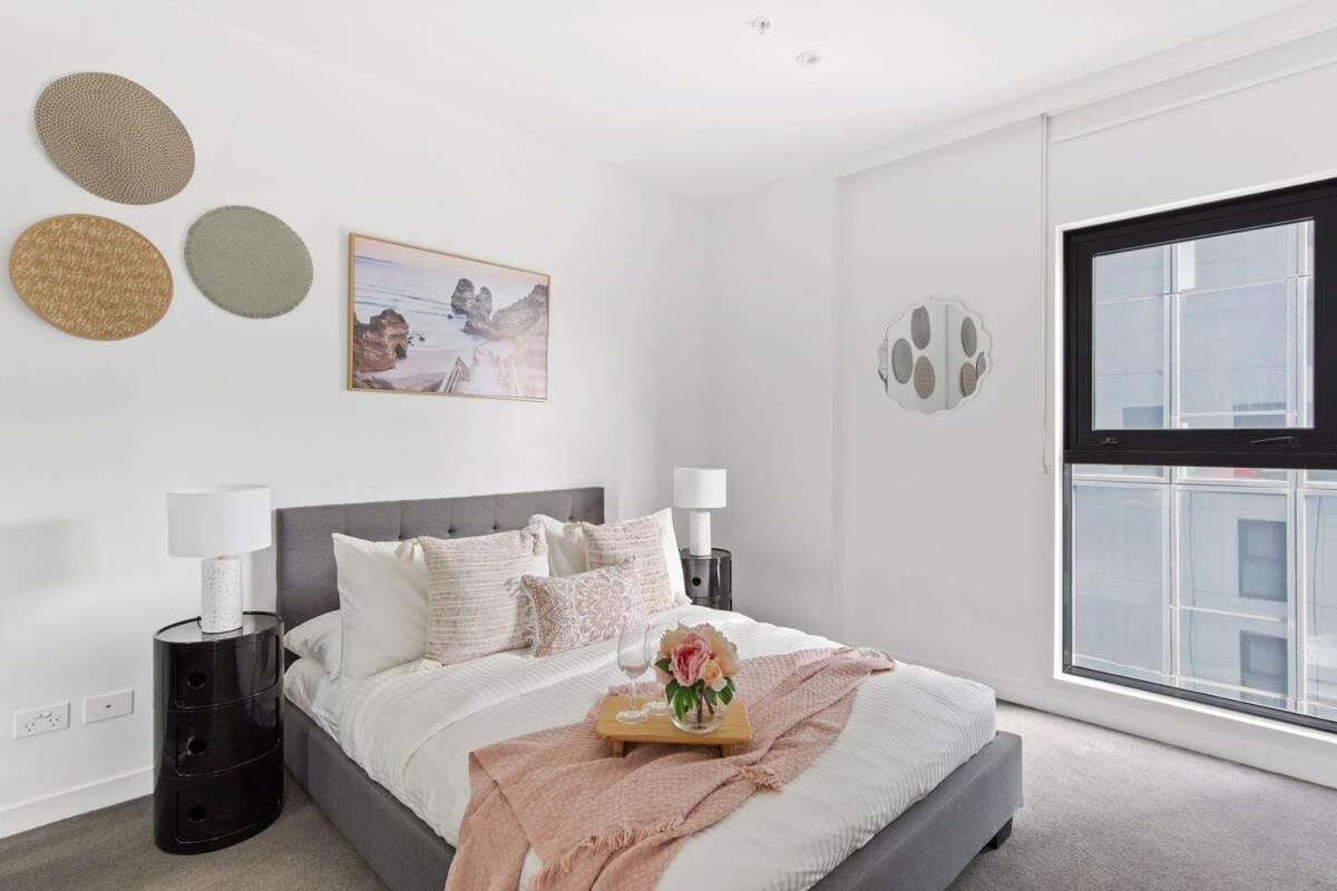 An Amazing 2br With Views In Southbank Apartment *