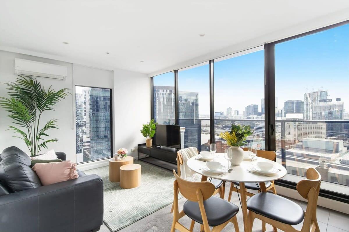 An Amazing 2br With Views In Southbank * Melbourne