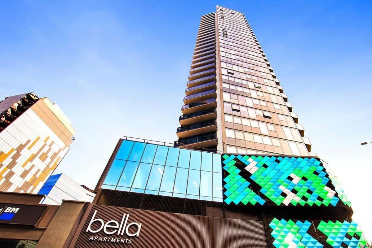 An Amazing 2br With Views In Southbank