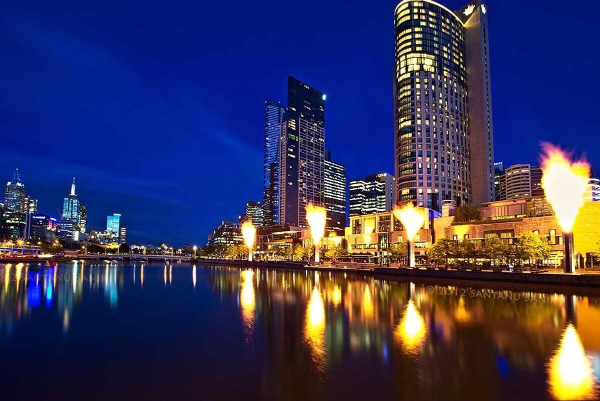 An Amazing 2br With Views In Southbank Apartment *