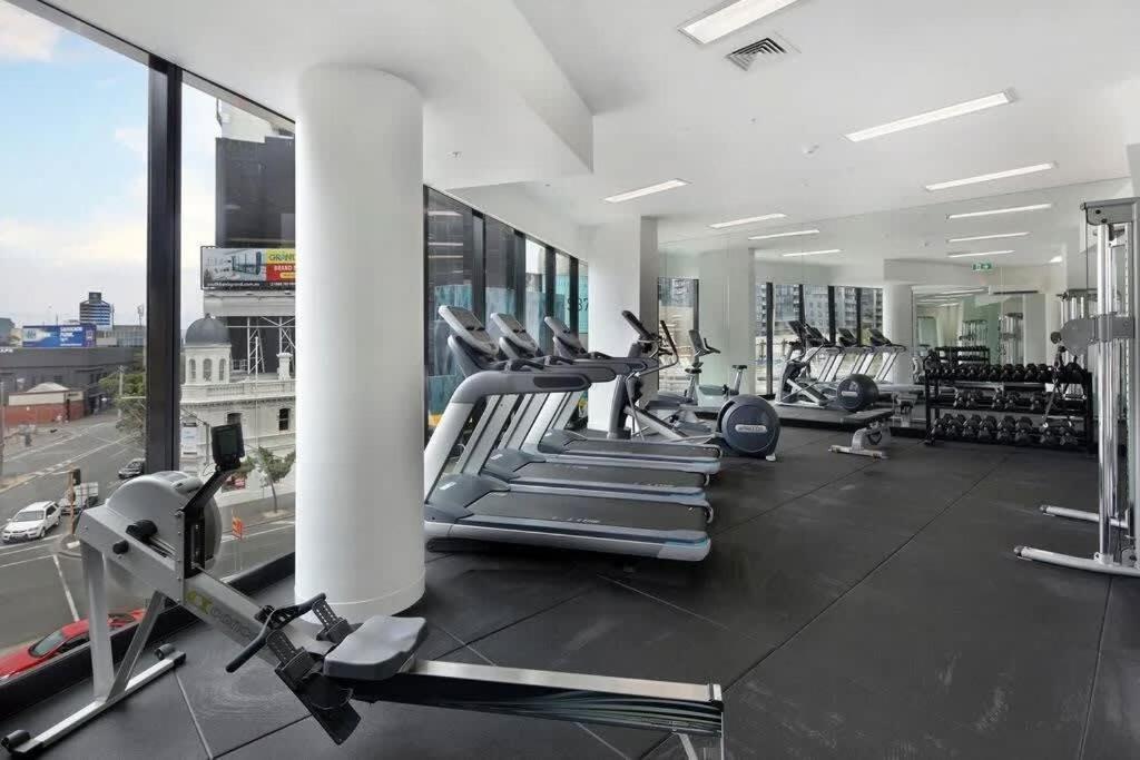 An Amazing 2br With Views In Southbank * Melbourne