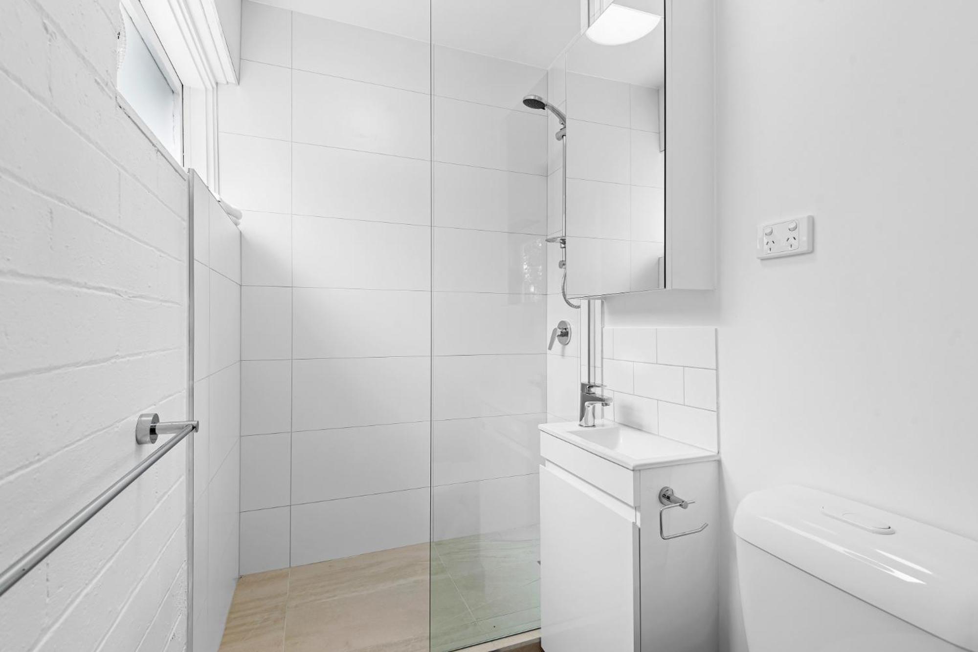 Comfy 1-bed Unit With Balcony And Parking *