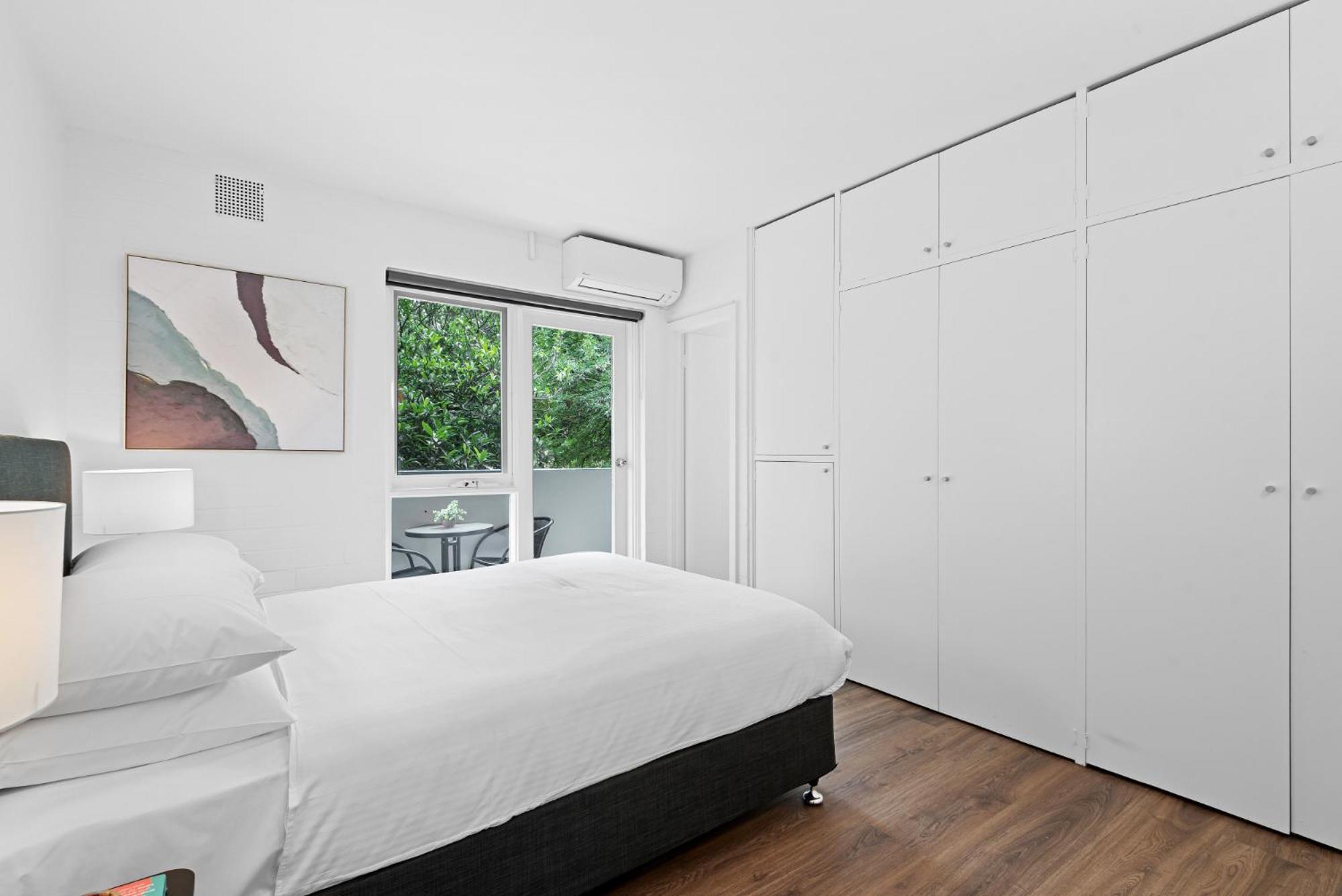 Comfy 1-bed Unit With Balcony And Parking Melbourne
