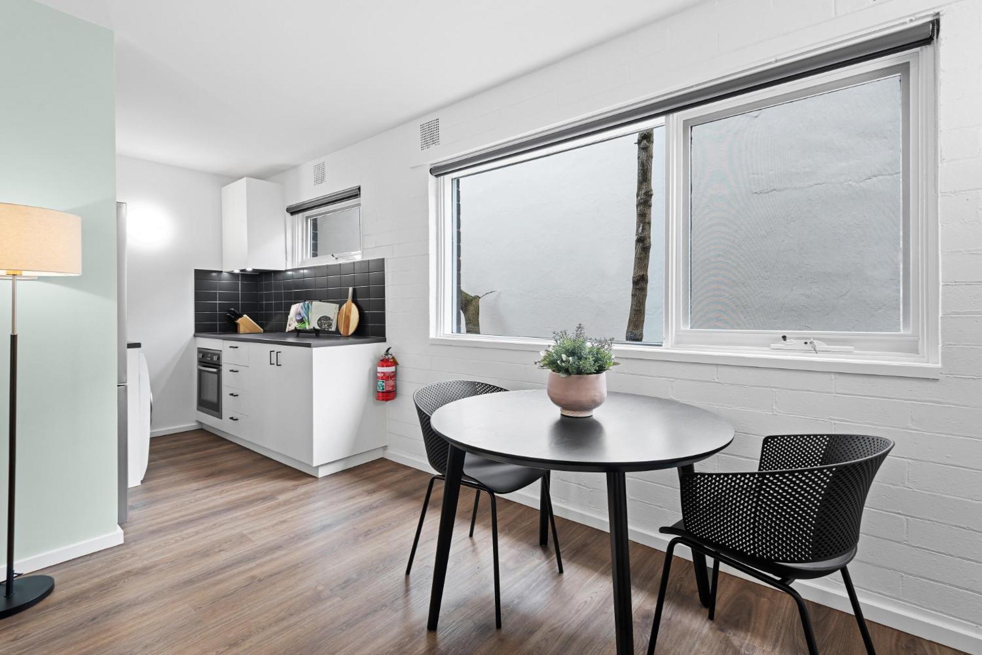 Comfy 1-bed Unit With Balcony And Parking *