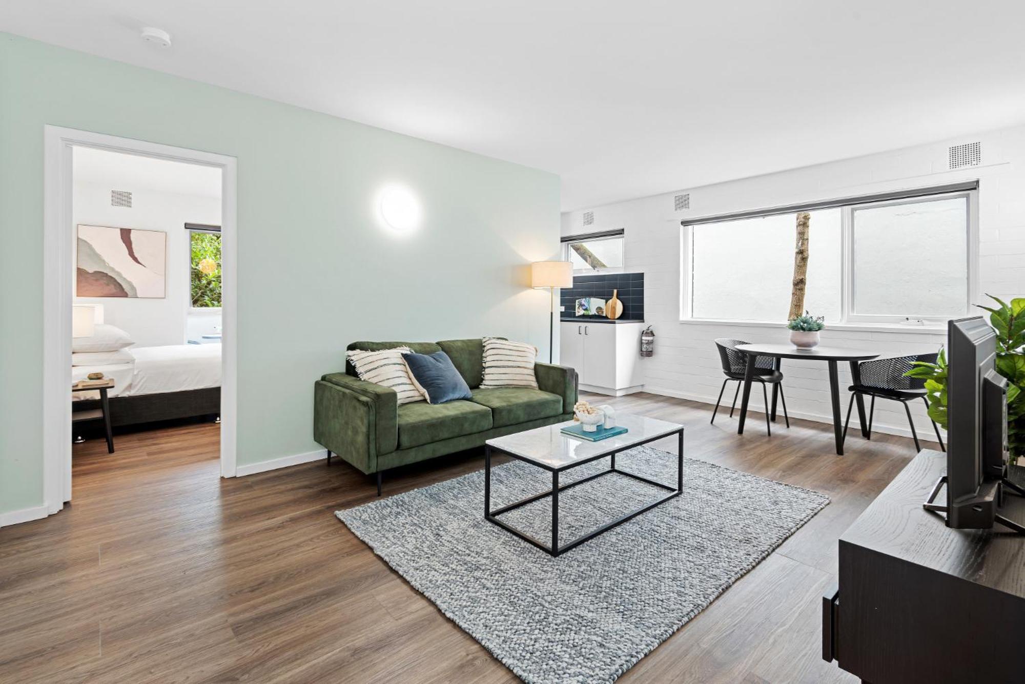 Comfy 1-bed Unit With Balcony And Parking