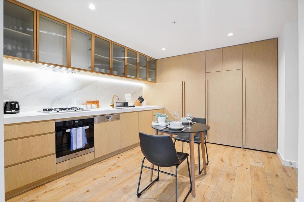 Premium Cbd Location 19th Floor Collins House