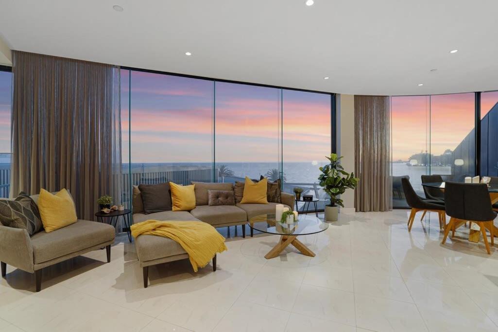 Apartment Stylish Bay-side Executive W Parking