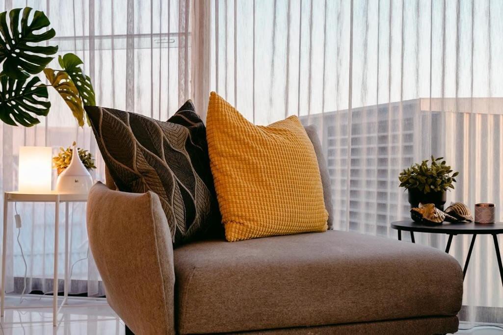 Apartment Stylish Bay-side Executive W Parking *