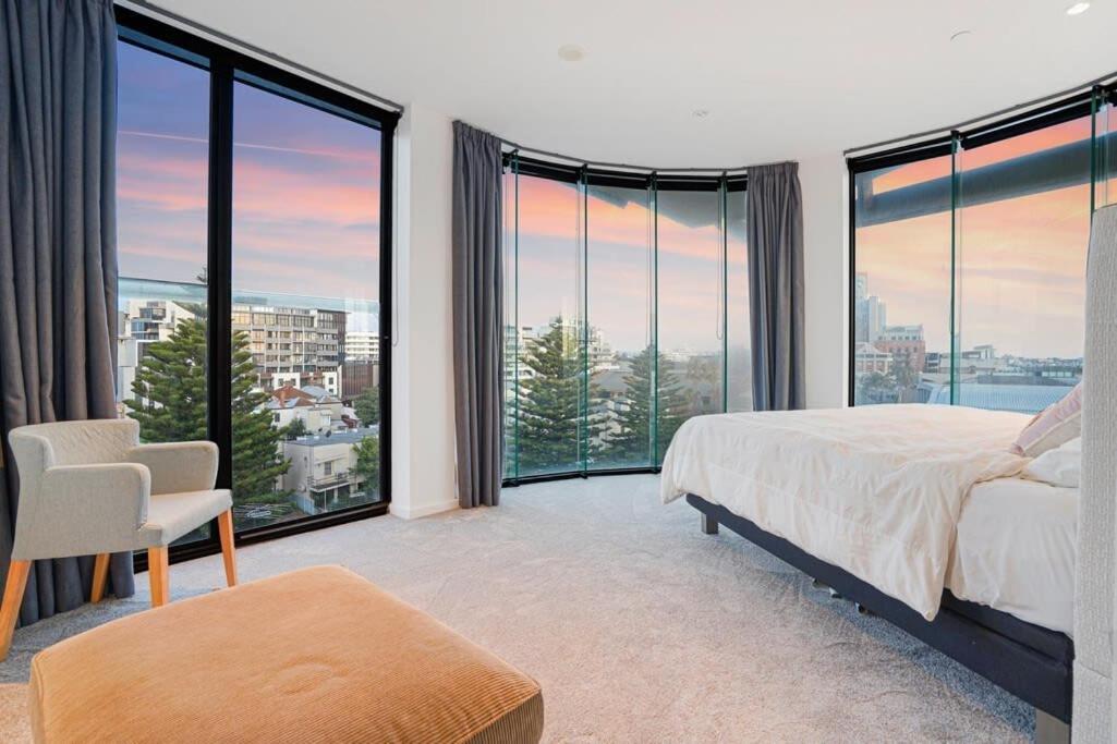 Stylish Bay-side Executive W Parking Apartment Melbourne