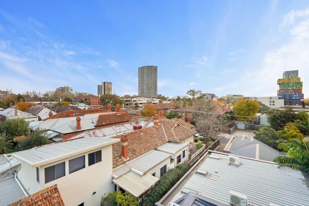 Getaway 1 Bedder Loft@ St Kilda With Parking Apartment