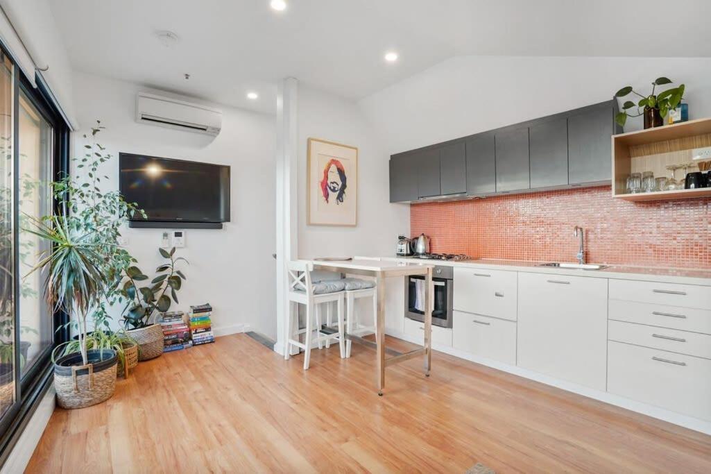 Getaway 1 Bedder Loft@ St Kilda With Parking * Melbourne