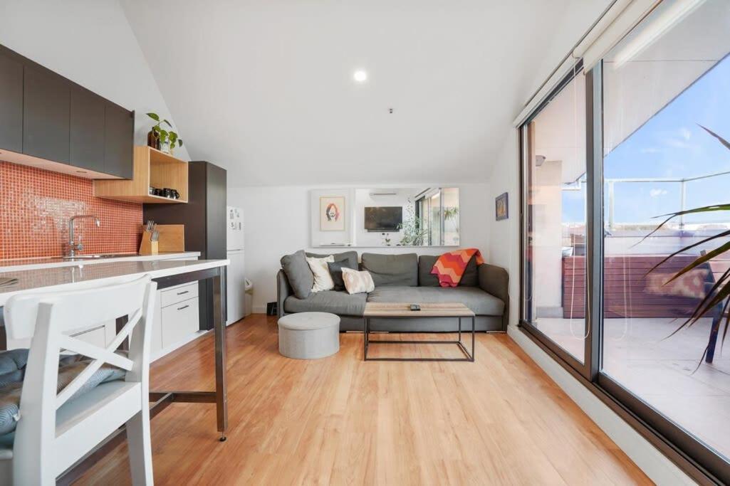 Getaway 1 Bedder Loft@ St Kilda With Parking *