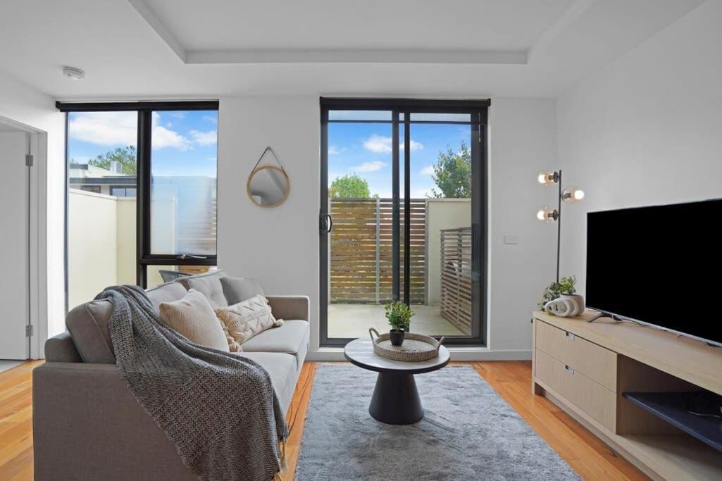 Hawksburn Village - 2 Bed In Prahran *
