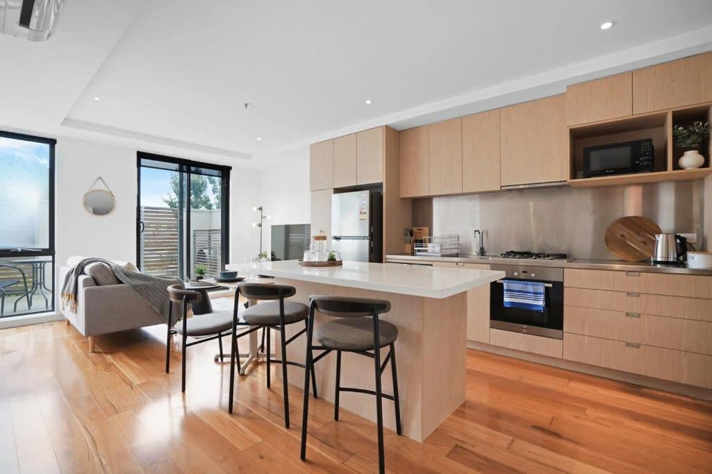 Hawksburn Village - 2 Bed In Prahran