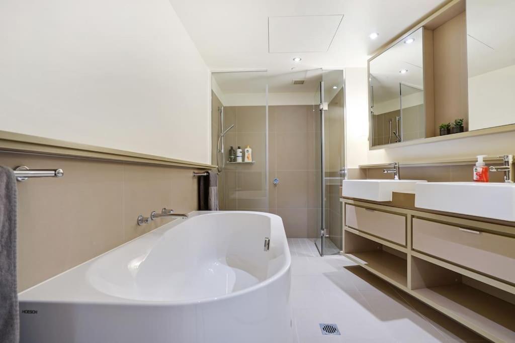 Apartment Luxury -3b2b2c Harbour View & Skyline Melbourne