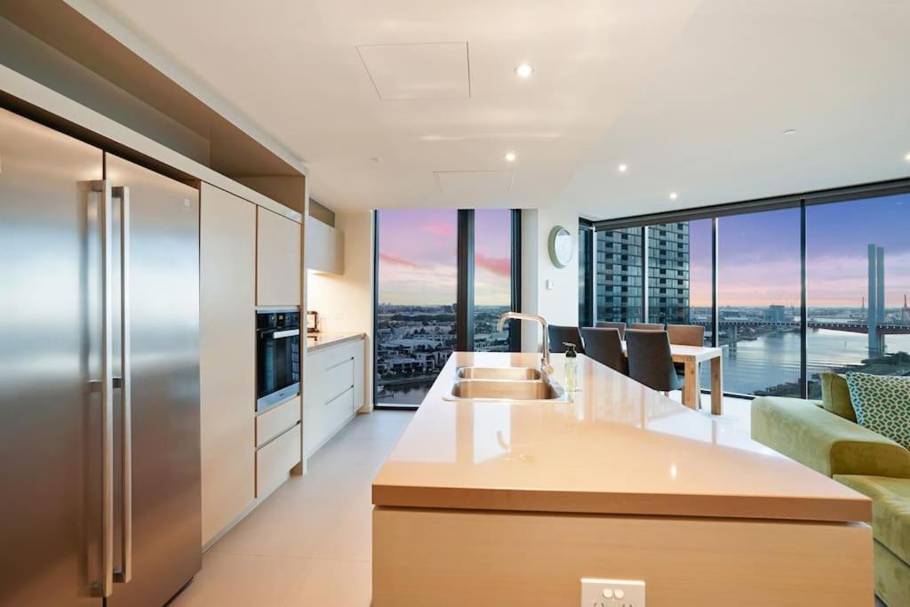 Apartment Luxury -3b2b2c Harbour View & Skyline Melbourne