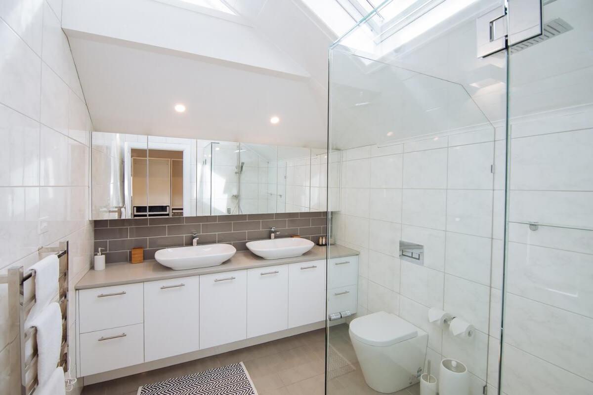 Sensational Renovated In Beautiful Seddon * Melbourne