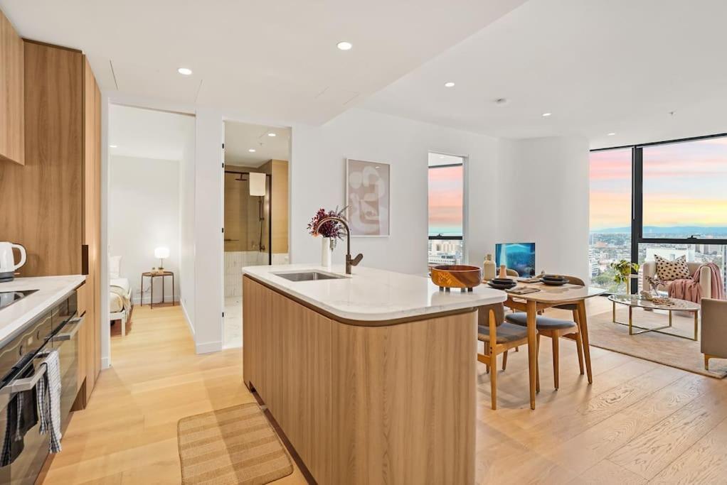 Apartment Stylish 2b2b Carlton Garden At Doorstep Cbd 3 Beds Melbourne
