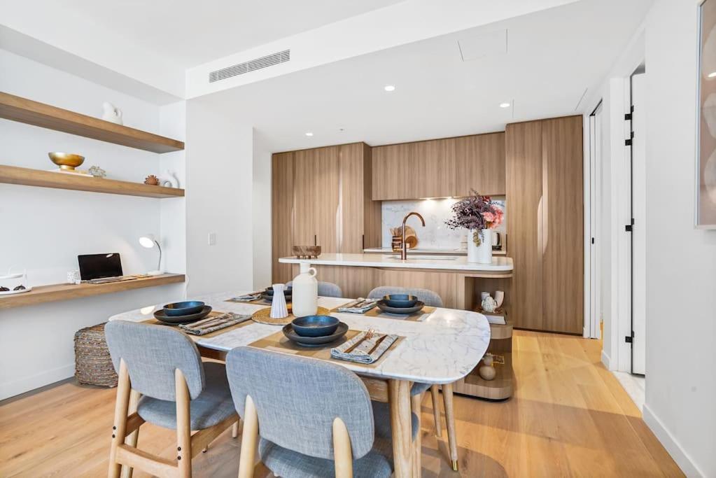 Stylish 2b2b Carlton Garden At Doorstep Cbd 3 Beds Apartment