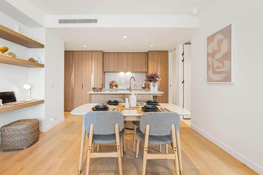 Stylish 2b2b Carlton Garden At Doorstep Cbd 3 Beds * Melbourne
