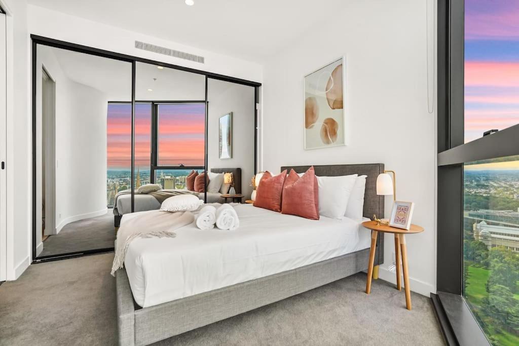 Stylish 2b2b Carlton Garden At Doorstep Cbd 3 Beds Apartment Melbourne