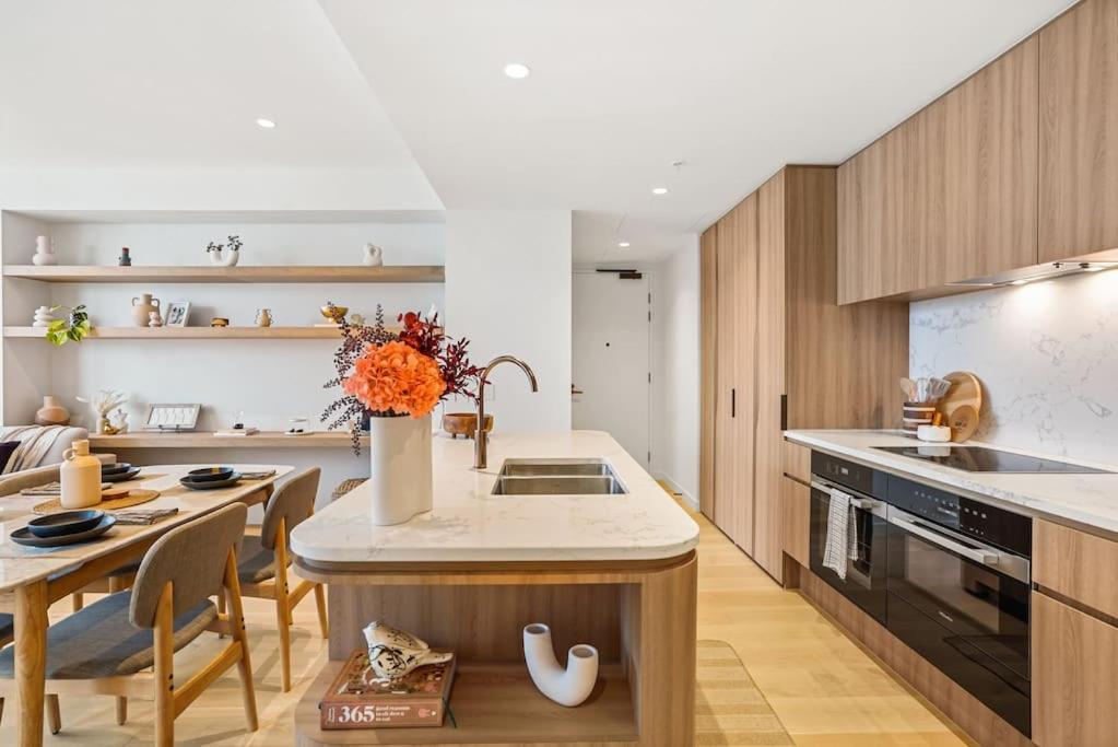 Stylish 2b2b Carlton Garden At Doorstep Cbd 3 Beds Apartment *