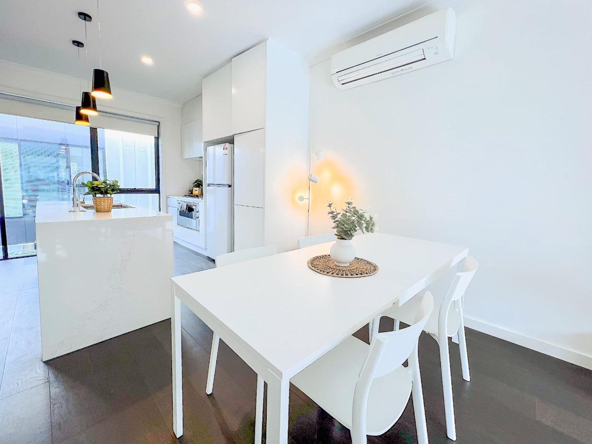 Modern 3-level Townhouse Freeparking Melbourne
