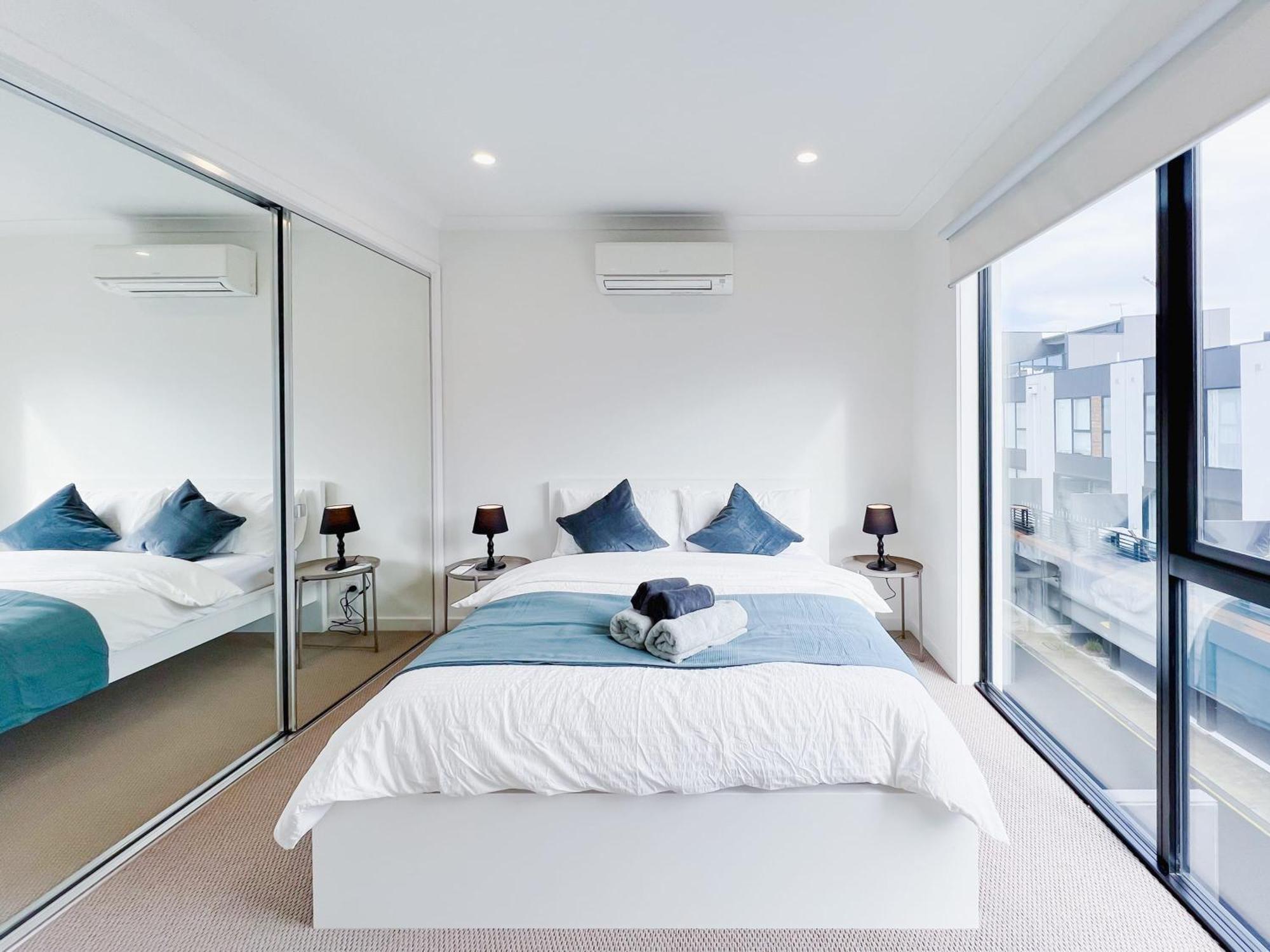 Holiday home Modern 3-level Townhouse Freeparking
