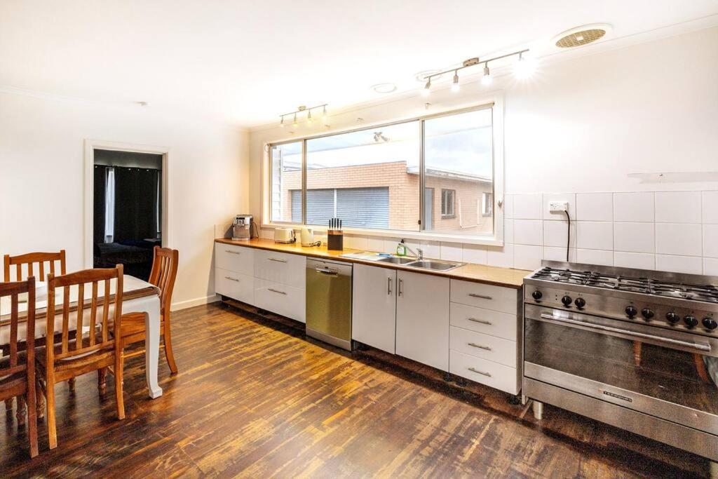 Holiday home Charming Near Airport & Cbd *