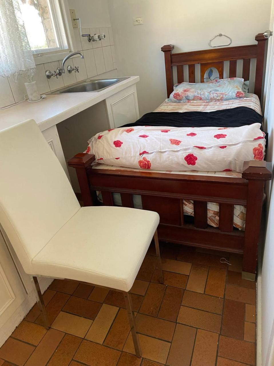 Guest house D High Quality Large Bed Near Commercial Areas, Universities, And Rail Transit In Villas Melbourne