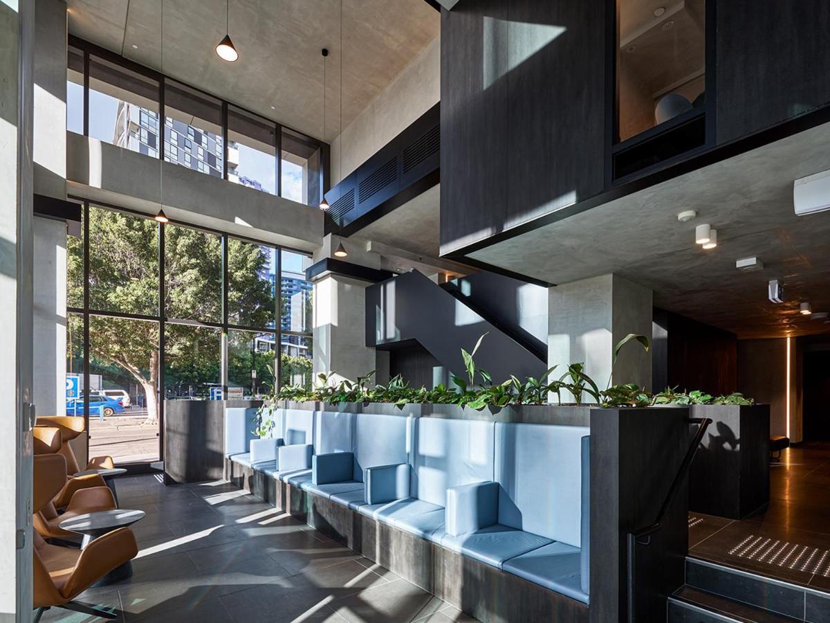 Apartment Centrally Located Modern Loft W Free Parking, Infinity Pool, Workspace *