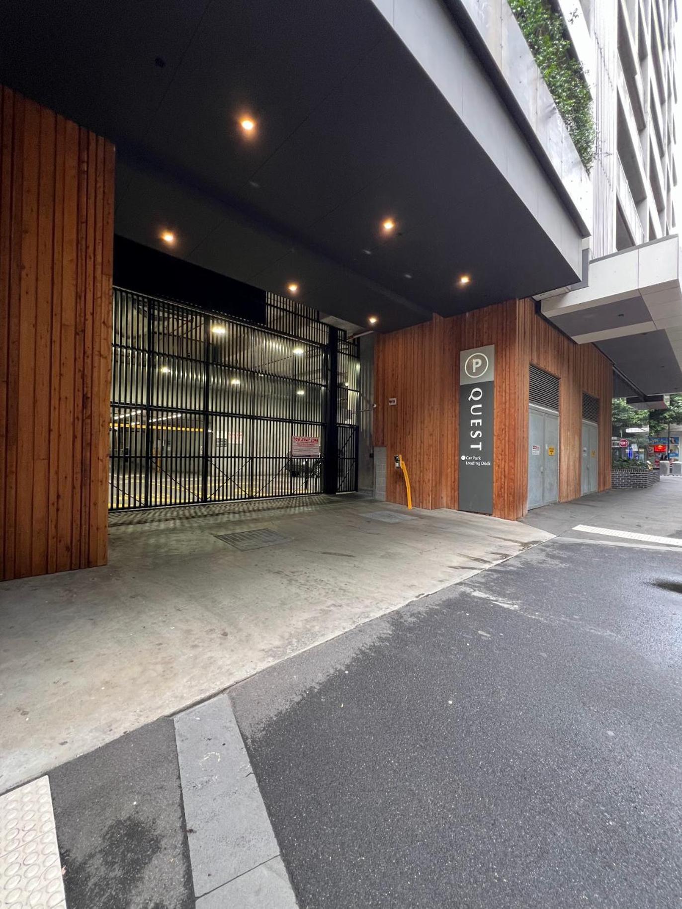 Centrally Located Modern Loft W Free Parking, Infinity Pool, Workspace