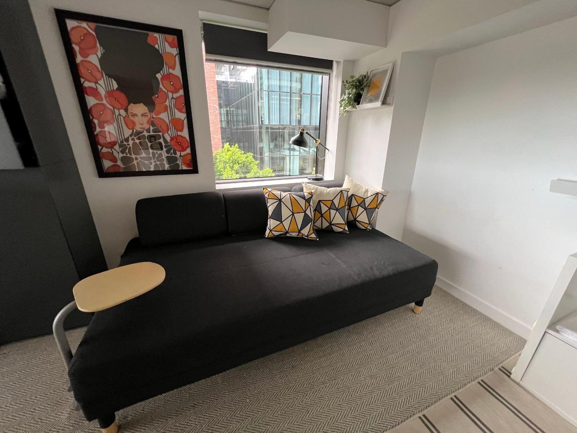Apartment Centrally Located Modern Loft W Free Parking, Infinity Pool, Workspace