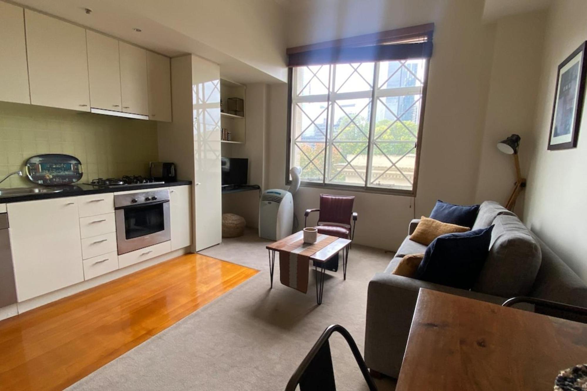 1-bedroom Unit In Classic Cbd Building! Apartment