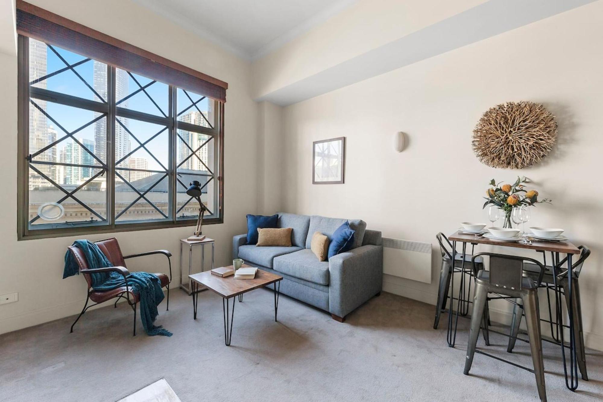 1-bedroom Unit In Classic Cbd Building! Melbourne