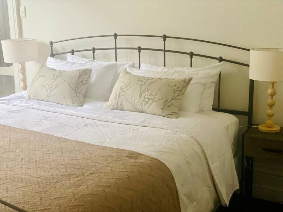 Camberwell's Lyrical Vintage Abode *