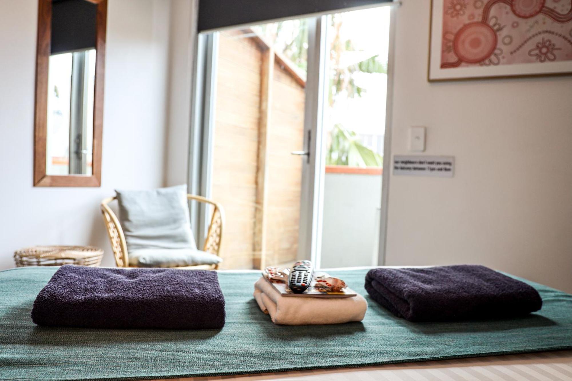 Nomads St Kilda Hostel *